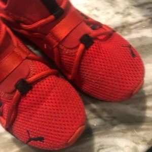 Boys size 3.5 pumas